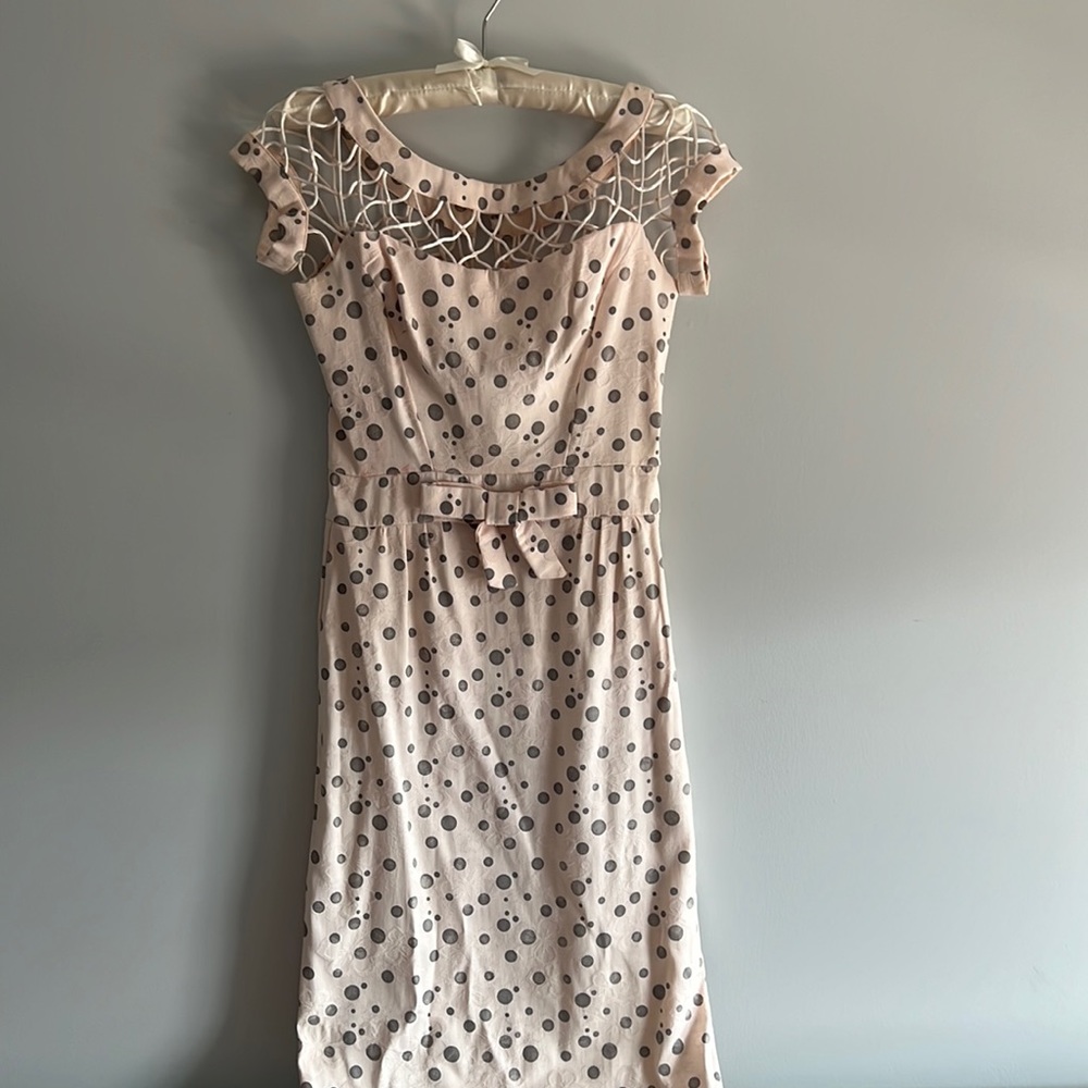 Mod Style - Mid-Calve, light pink, polka dot Dress Size Small